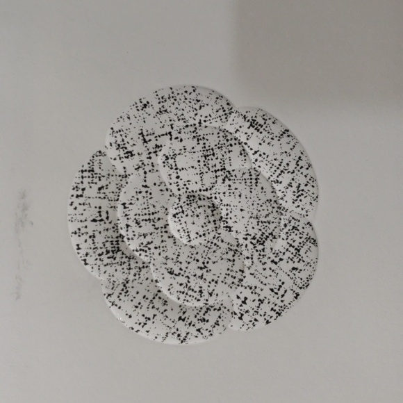 CHANEL Luxury Camellia Paper Shopping Bag – Authentic White & Black 8.5x7.5x3.5 - Picture 12 of 17